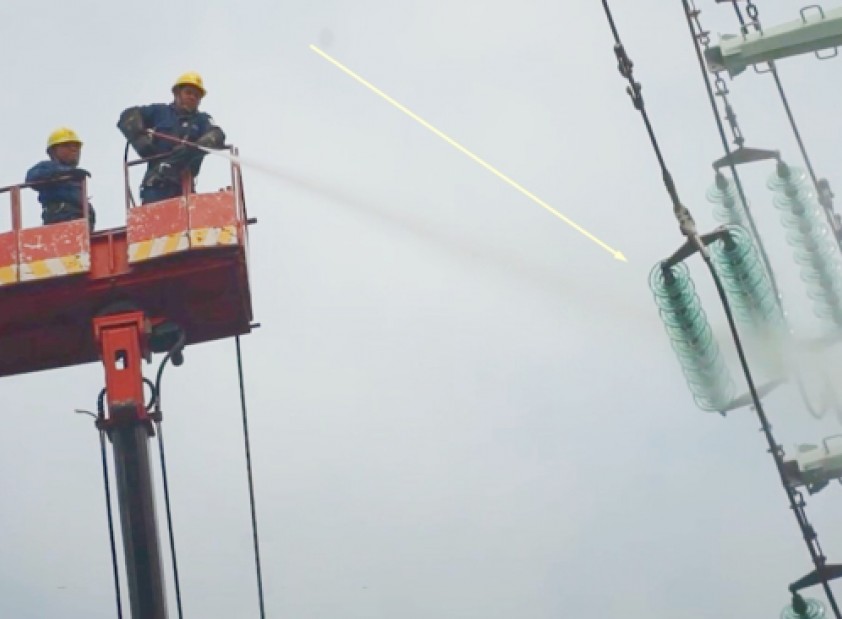 Phun nước rửa dây điện - chuyện thật như đùa